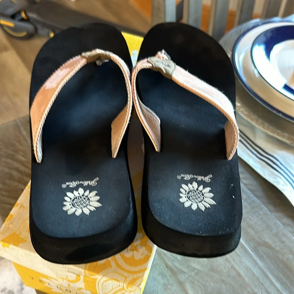 Yellow box blush iridescent pink flip flop size 8.5 - Picture 4 of 7